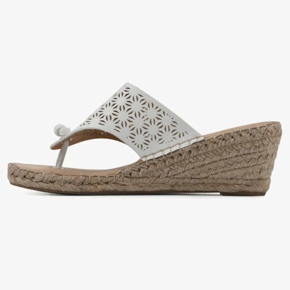 White Mountain Beaux Espadrilles White/Smooth Wedge Sandals Women's Size 9 NIB